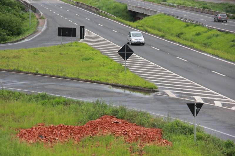 BR-101: os riscos do derramamento de cargas na rodovia