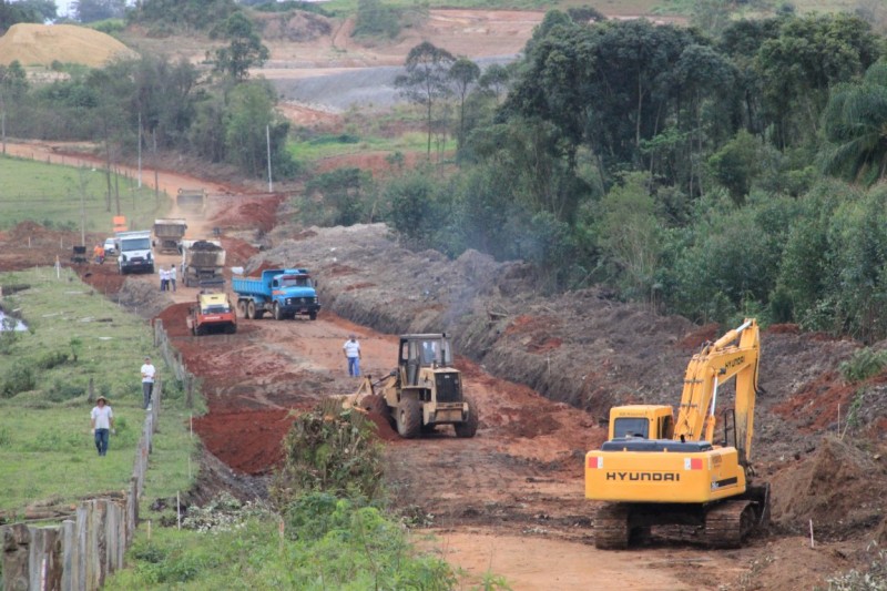 Obras da ICR-150  em fase de drenagem e terraplanagem