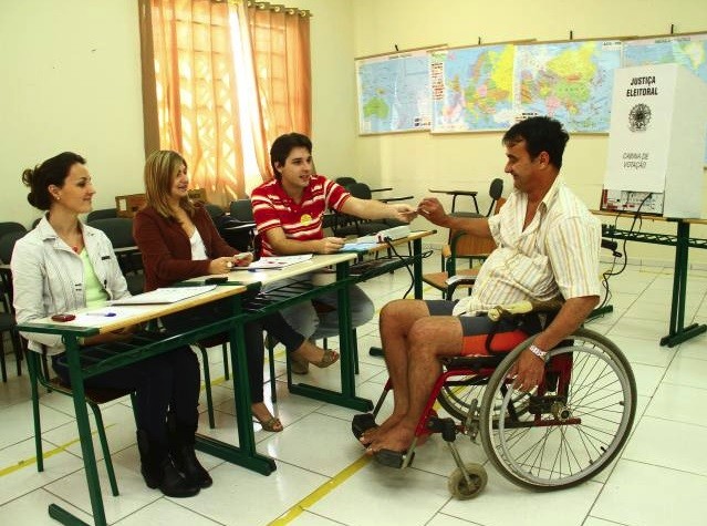 Eleitores com deficiência têm direito a atendimento diferenciado