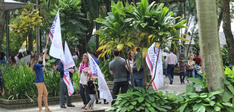 Cabos eleitorais e candidatos pedem os últimos votos 