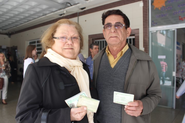 Colégio São Bento recebe mais votantes idosos no período da manhã