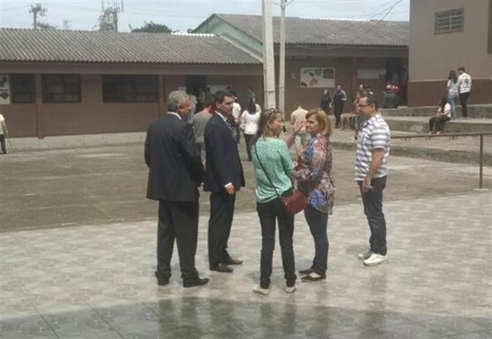 Juízes e promotores fiscalizam locais de votação