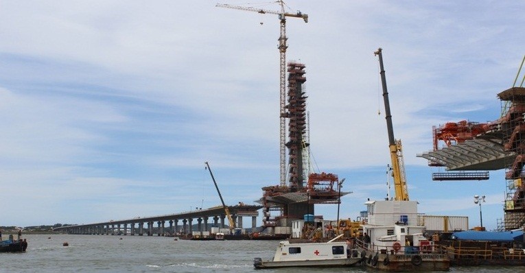 Mais de 90% da ponte de Laguna está pronta