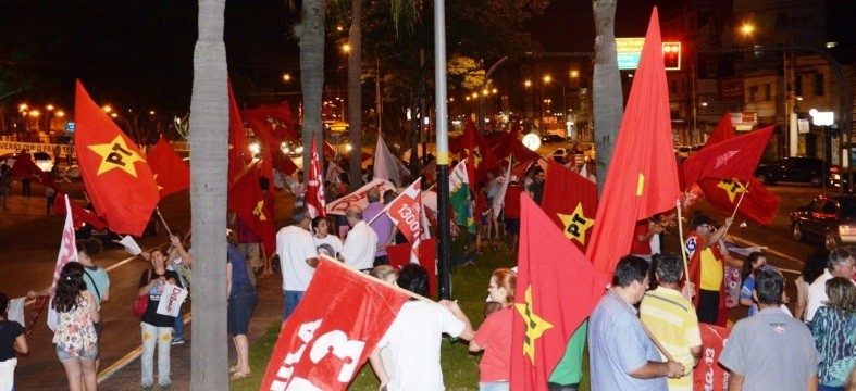 Eleitores de Dilma Rousseff comemoram vitória em Criciúma 