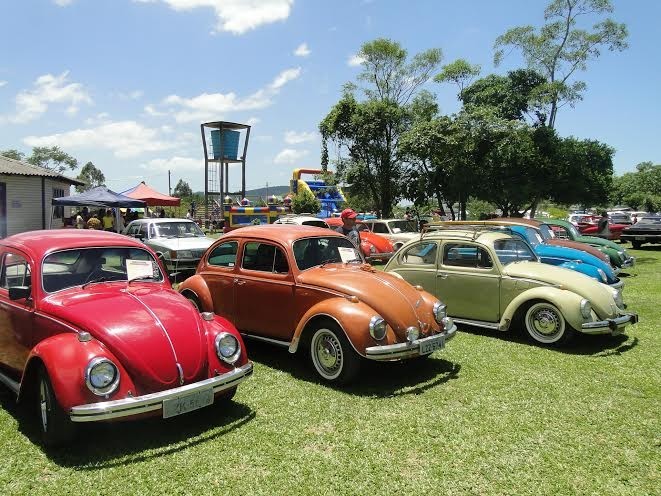 Encontro de fuscas e carros antigos em fevereiro