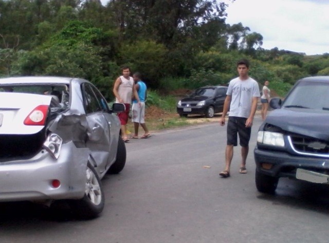 Colisão envolve três veículos na Esplanada
