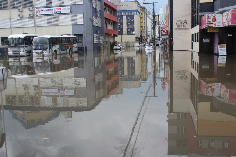 Temporal causa estragos em Criciúma 