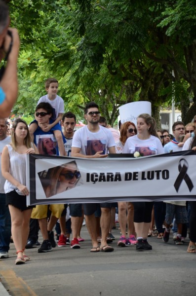 Comunidade se une para pedir paz e justiça