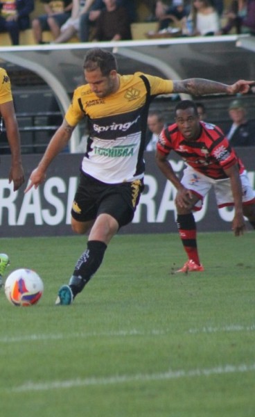 Criciúma vence em casa, de 1 a 0, contra o Atlético Goianiense