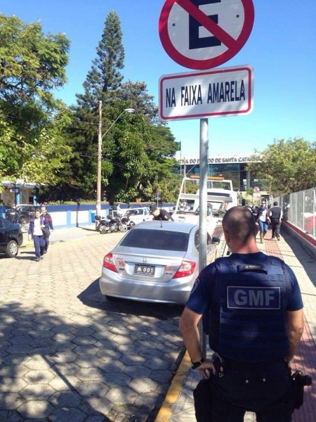 Carro do prefeito de Criciúma é guinchado em Florianópolis