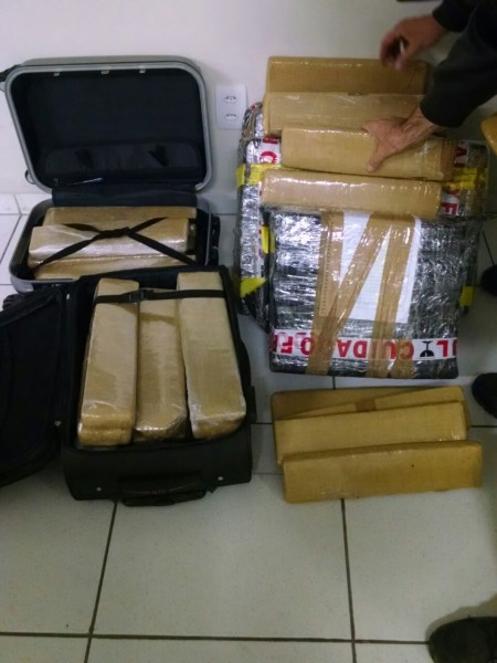 PRF apreende veículo com mais de 100 quilos de maconha 