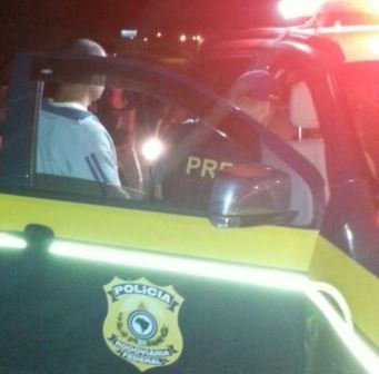 Durante blitz, PRF de Tubarão apreende 17 CNHs 
