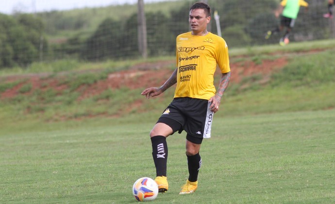 Criciúma oficializa rescisão de Fábio Ferreira