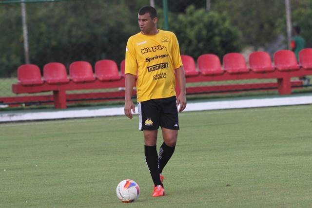 Criciúma dispensa sete jogadores