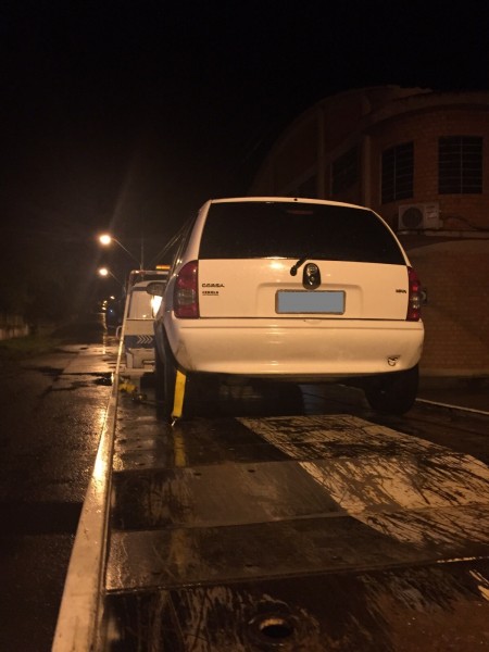 Carro é recuperado 10 minutos após furto
