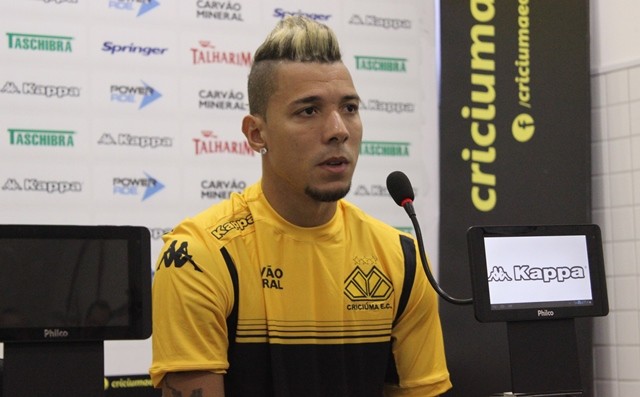 Hugo é dispensado pelo Criciúma