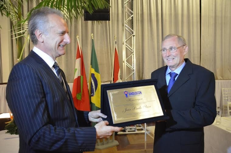 Olvacir Bez Fontana é empossado presidente do Sinduscon