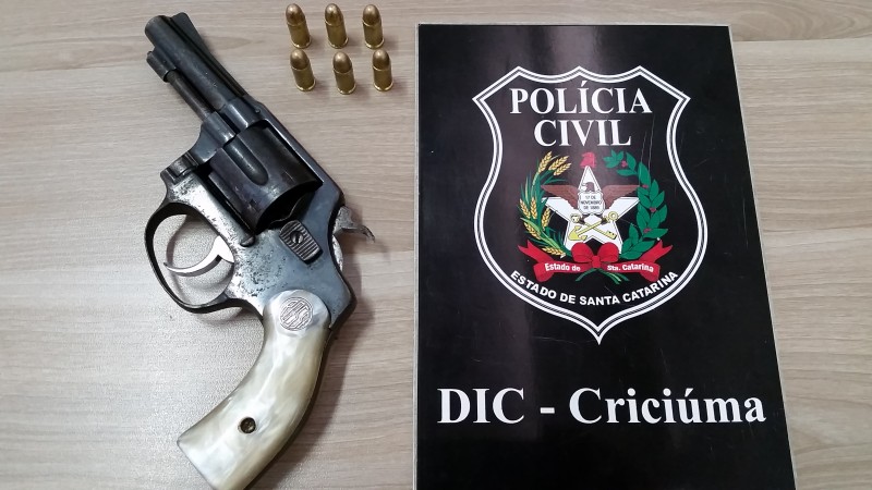 Adolescente, de  14 anos, é detido com arma de fogo 