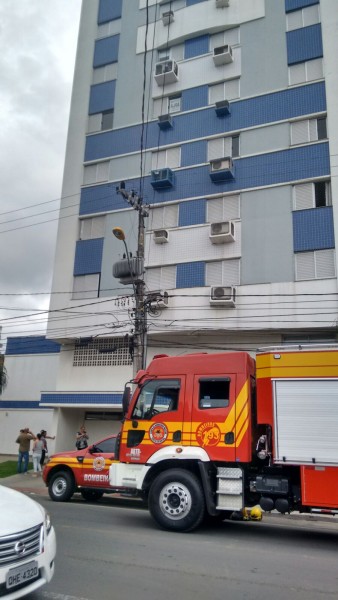 Fumaça em apartamento mobiliza Corpo de Bombeiros
