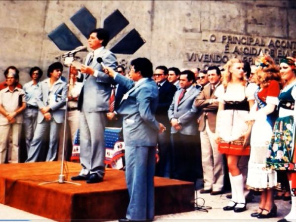 VÍDEO: Comemorações reduzidas a cinzas