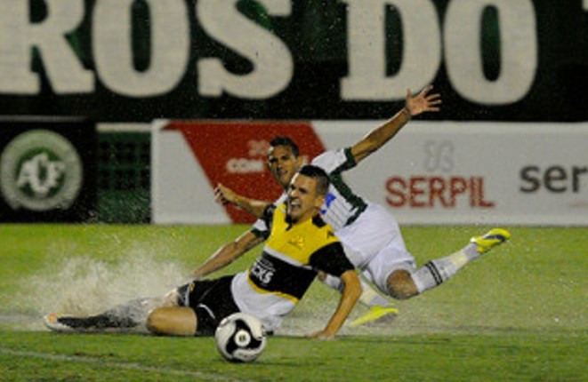 Chapecoense vence o Tigre e fatura 1º turno