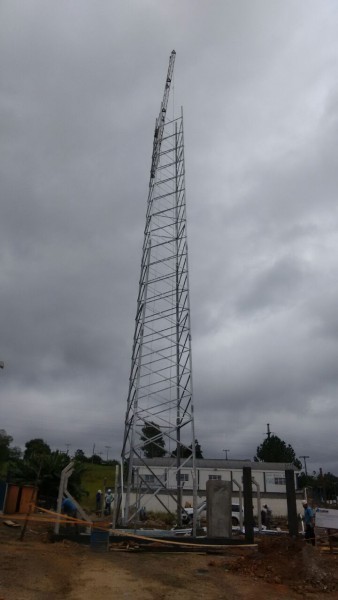 Empresários protestam contra instalação de antena