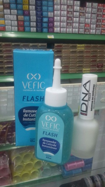 Produto remove cutículas de unhas sem uso do alicate