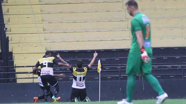 De goleada, Criciúma derrota Camboriú com cinco gols