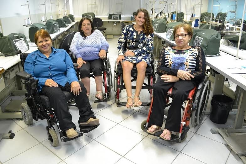 Cadeirantes ganham espaço em desfile de moda
