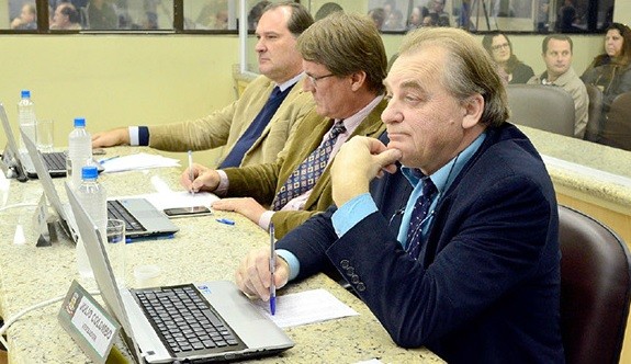 Prefeitos, secretários e vereadores têm reajuste de 9,9%