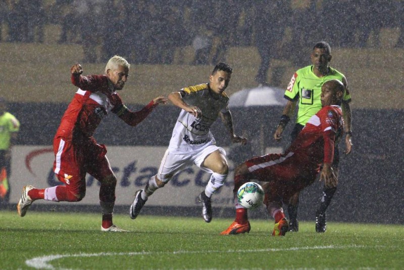 Criciúma deixa escapar vitória aos 42 minutos do segundo tempo