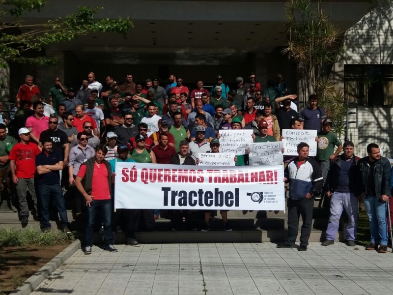 Mineiros da Cooperminas fazem protesto