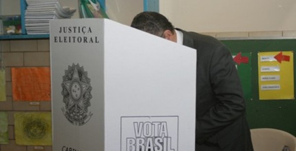 Celular e máquina fotográfica são proibidos na cabine de votação