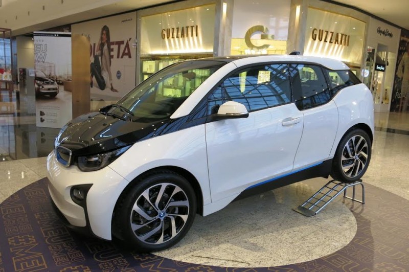 Natal da Almeida Junior vai sortear seis carros elétricos da BMW