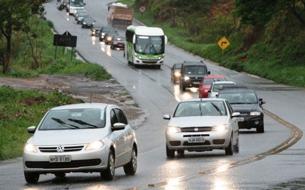 Polícia Rodoviária reforça a utilização dos faróis baixos nas rodovias 