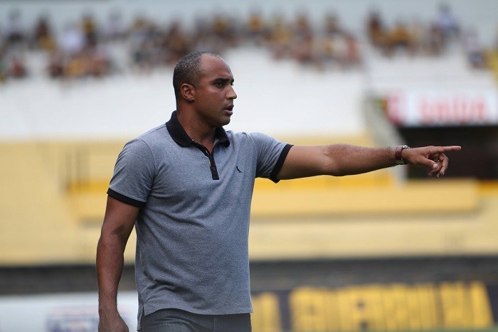 A pesada súmula do árbitro contra Deivid