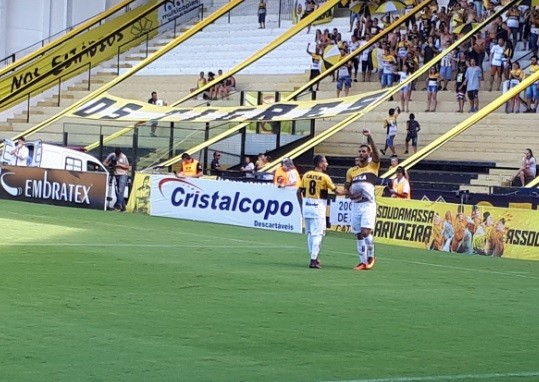 O jogo dos muitos erros e nove gols