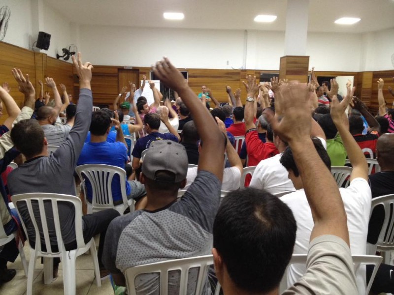 Metalúrgicos rejeitam proposta e decidem entrar em greve