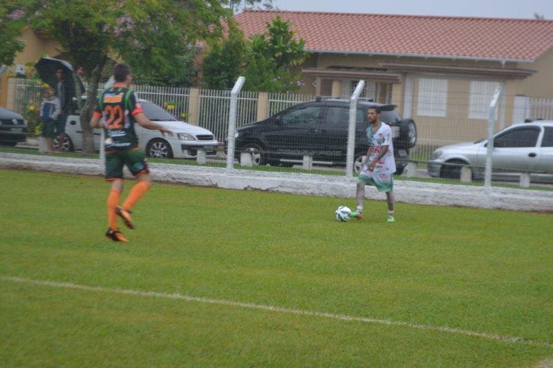 Time de São João do Sul busca empate em Siderópolis