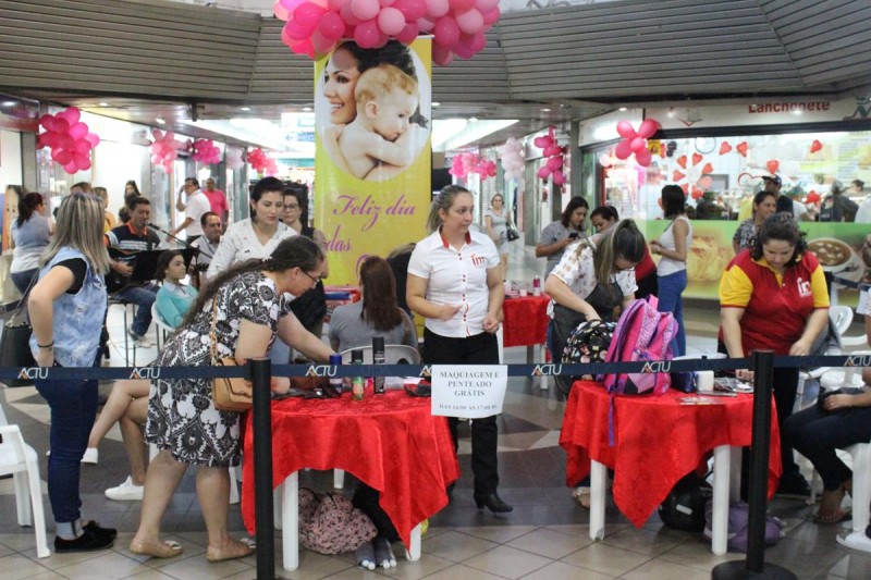 Mamães recebem tratamento de beleza no Terminal Central