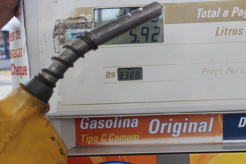 Gasolina a R$ 2,99 mexe com comércio na região