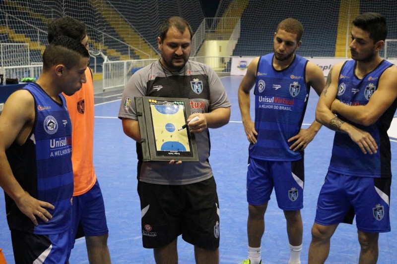 Após quarta derrota seguida, Tubarão demite técnico