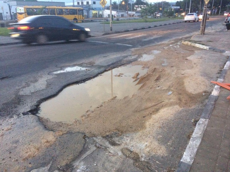 Buracos pós obras geram notificação à Casan