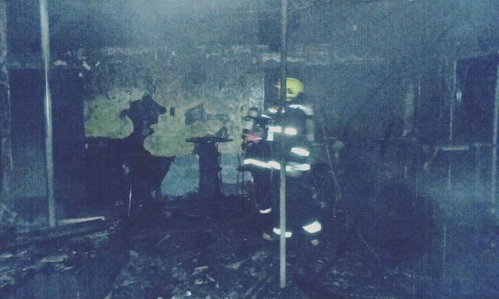 Boate é destruída em incêndio 