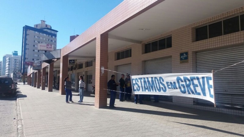 Greve dos Correios é deflagrada e tem adesão parcial 