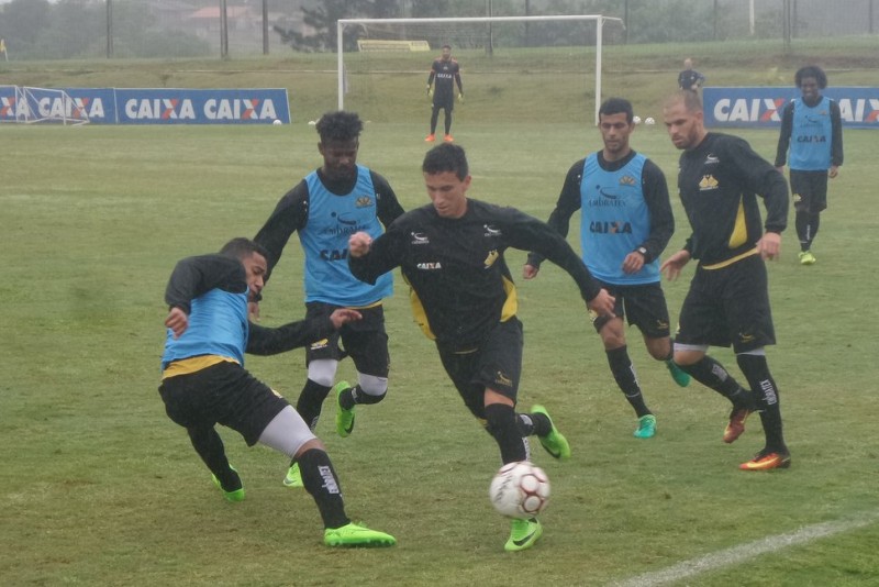 Com uma mudança, Tigre parte pronto para Campinas