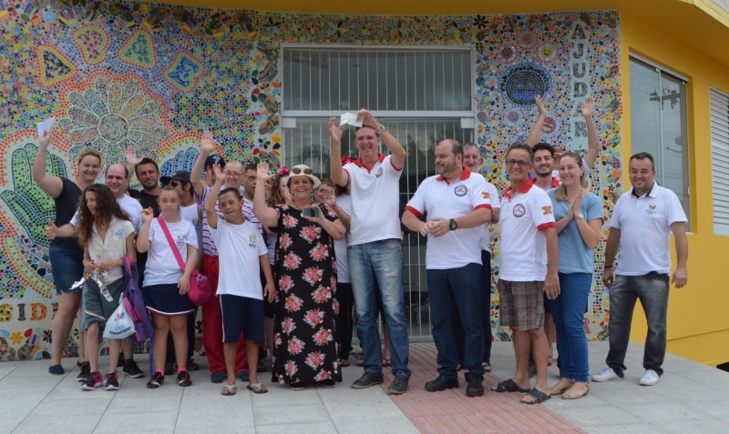 Antigos da Montanha doa parte de arrecadação de evento para Apae