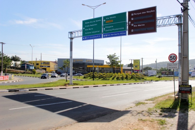 Avenida Centenário recebe novas 72 placas indicativas