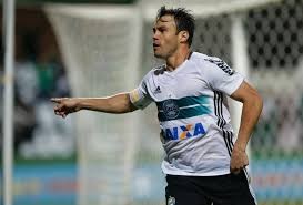 Criciúma procura centroavante, e tentou Kleber Gladiador e Túlio de Melo