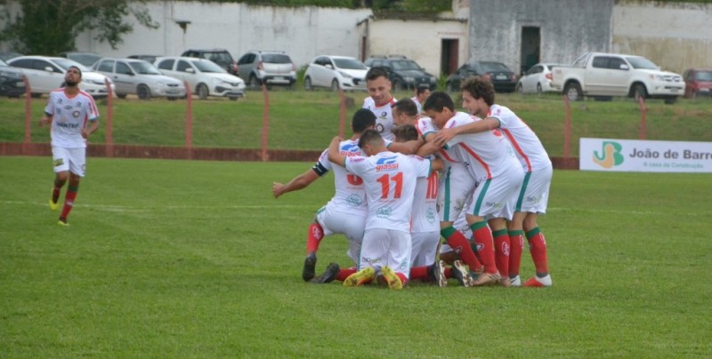 Próspera vence o Caçador e larga em vantagem na semifinal  